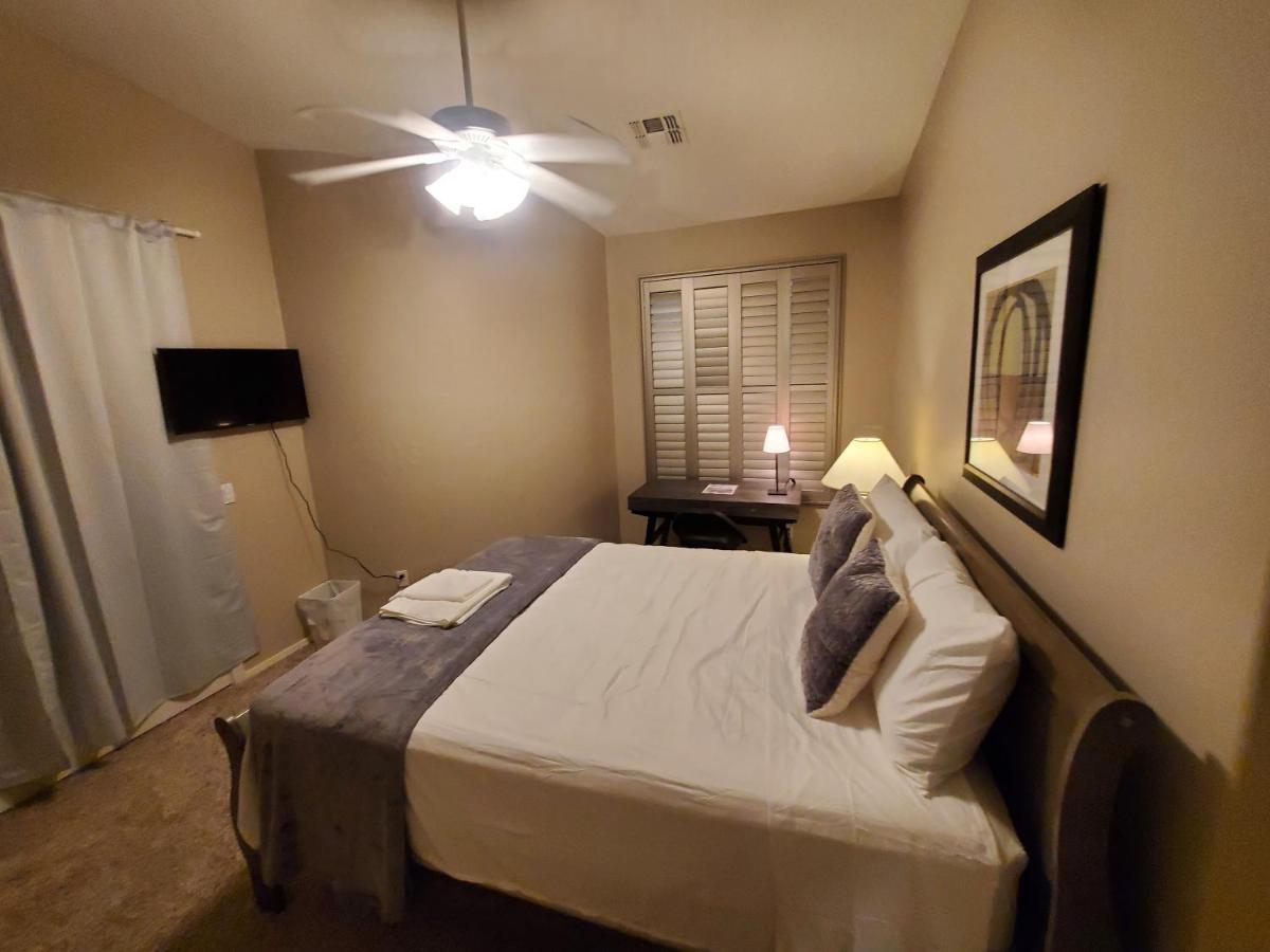 Phoenix II Minutes To Airport And Downtown Bagian luar foto
