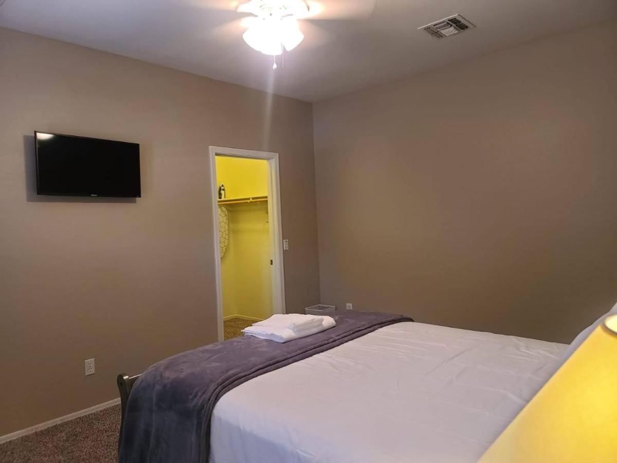 Phoenix II Minutes To Airport And Downtown Bagian luar foto