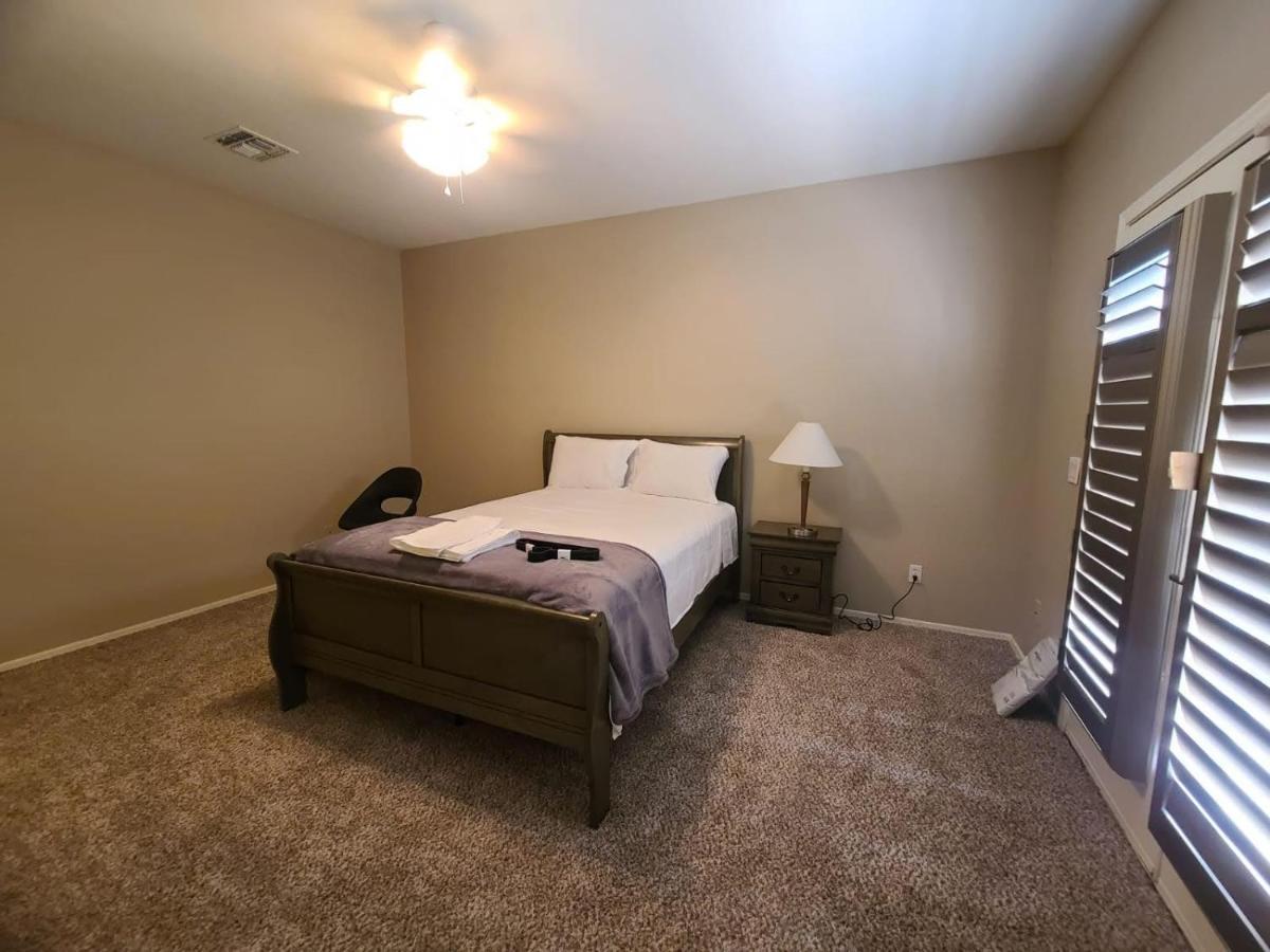Phoenix II Minutes To Airport And Downtown Bagian luar foto