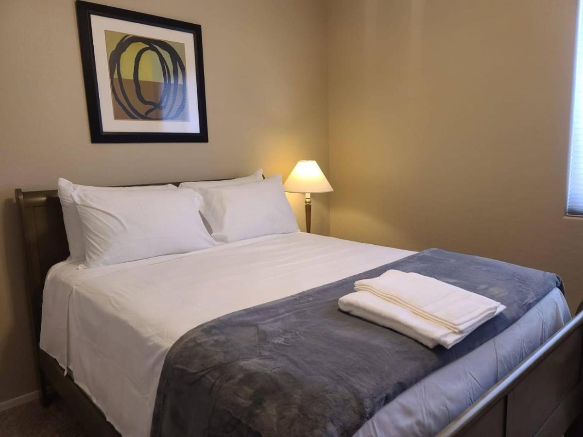 Phoenix II Minutes To Airport And Downtown Bagian luar foto