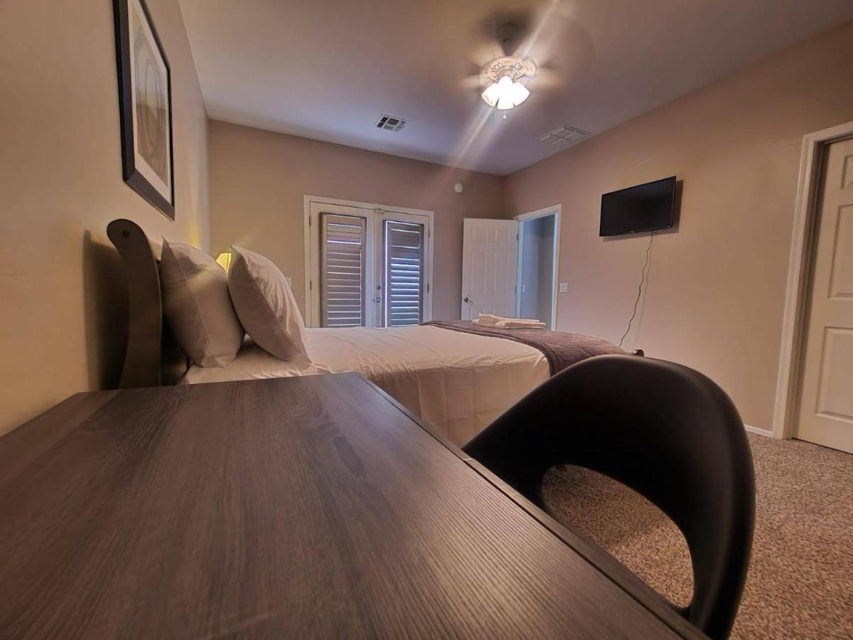 Phoenix II Minutes To Airport And Downtown Bagian luar foto