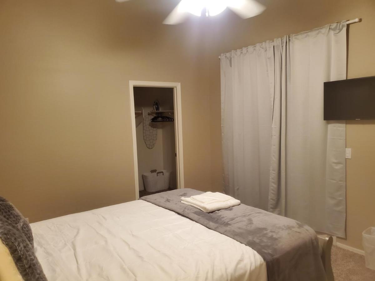 Phoenix II Minutes To Airport And Downtown Bagian luar foto